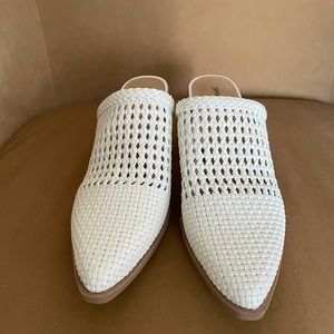 NWOT Seven Dials white woven mules